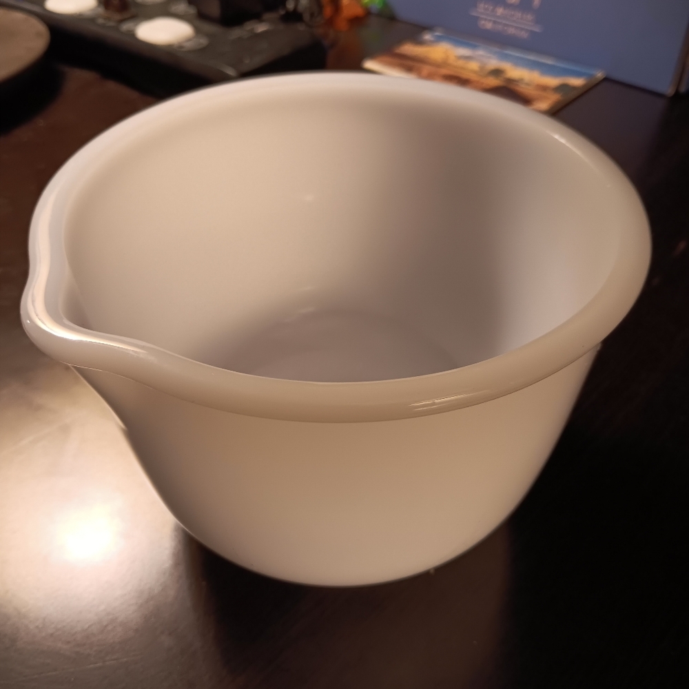 GLASS MIXING BOWL